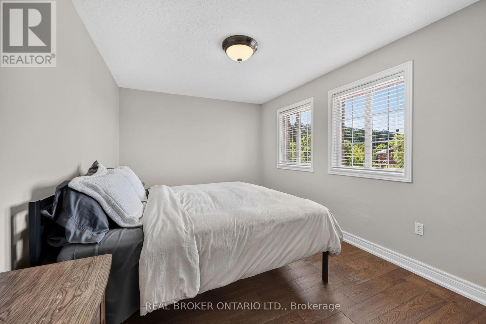 35 Bloom Crescent, Barrie, ON - Indoor Photo Showing Bedroom