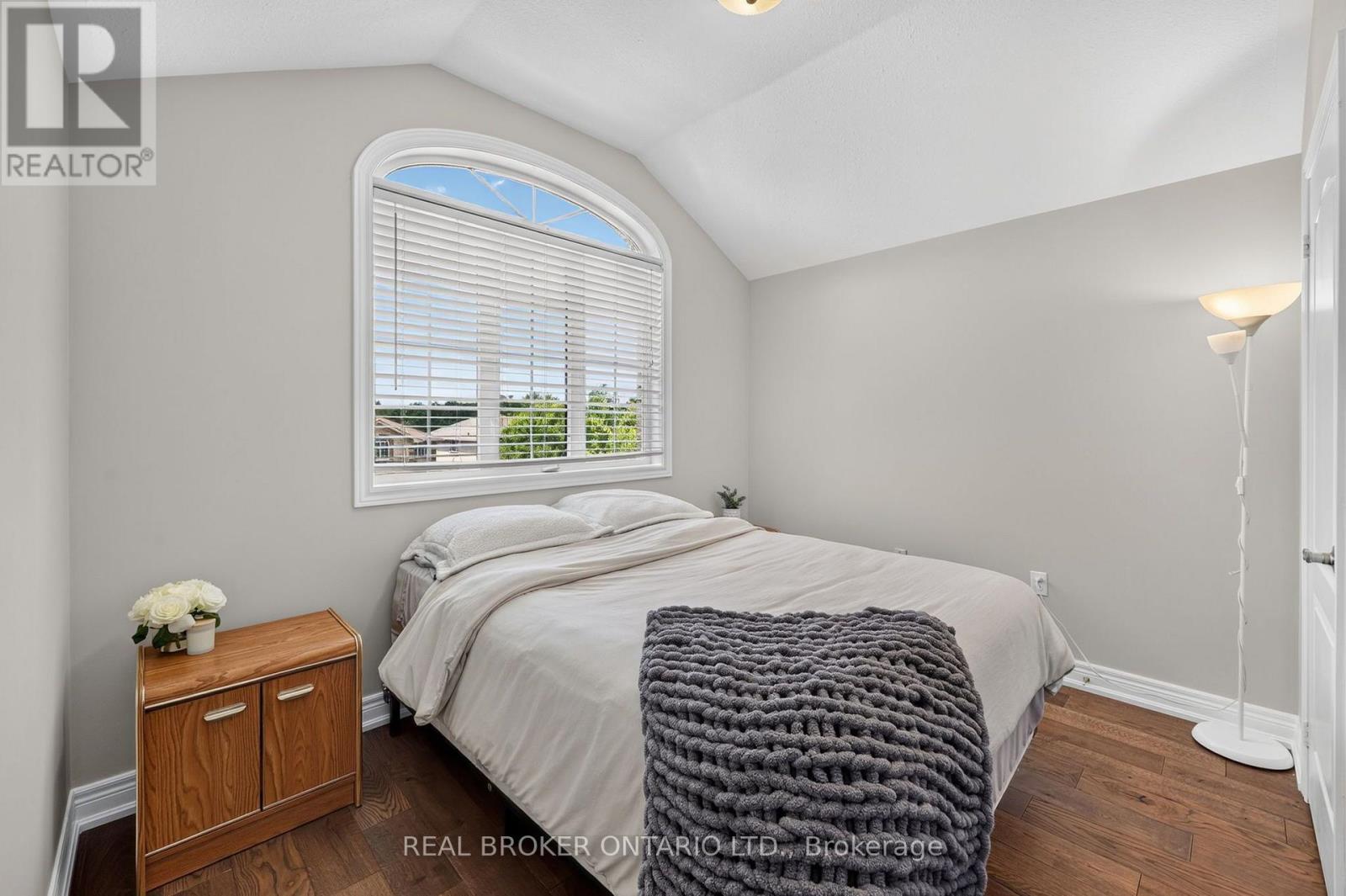 35 Bloom Crescent, Barrie, ON - Indoor Photo Showing Bedroom