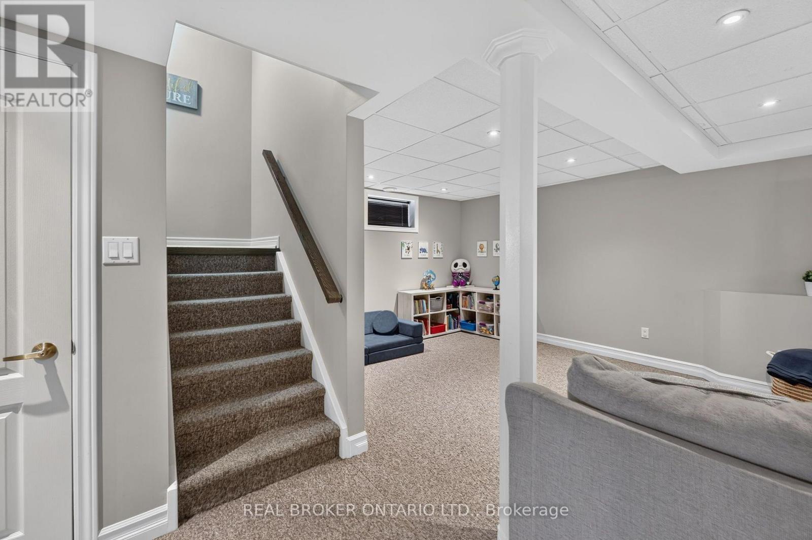 35 Bloom Crescent, Barrie, ON - Indoor