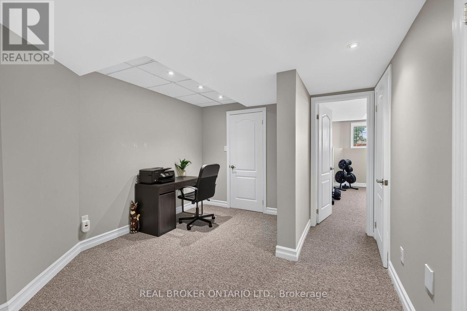 35 Bloom Crescent, Barrie, ON - Indoor
