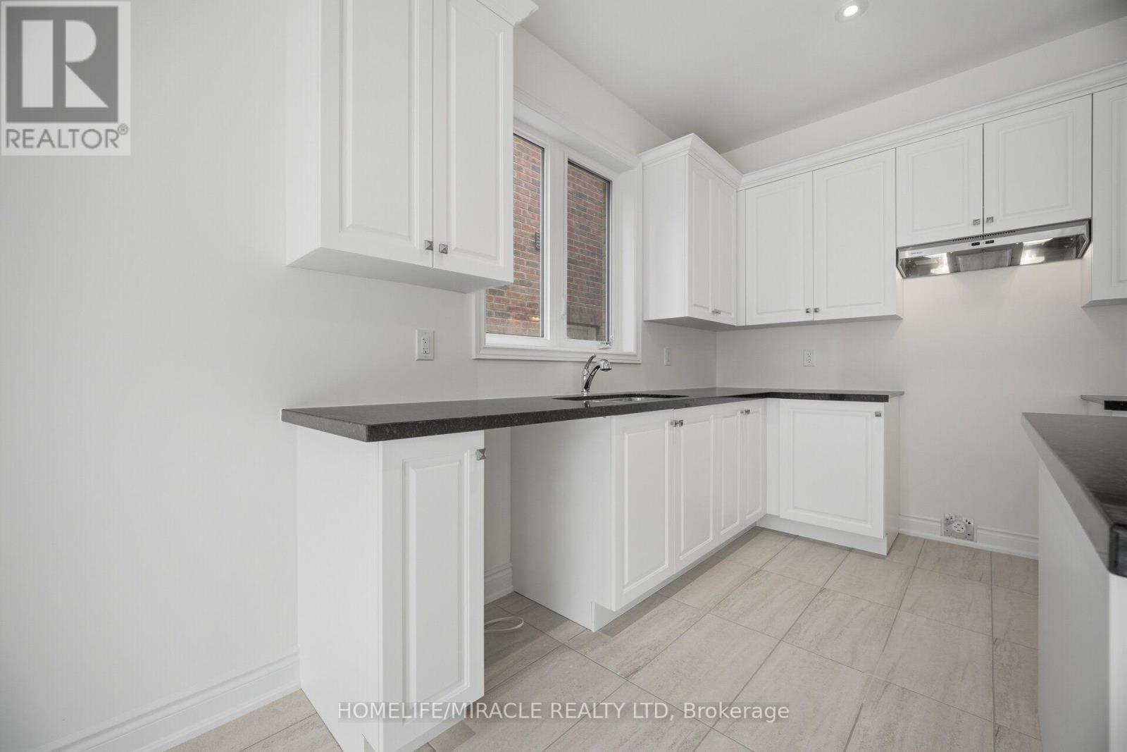 46 Stratford Drive, Caledon, ON - Indoor Photo Showing Kitchen