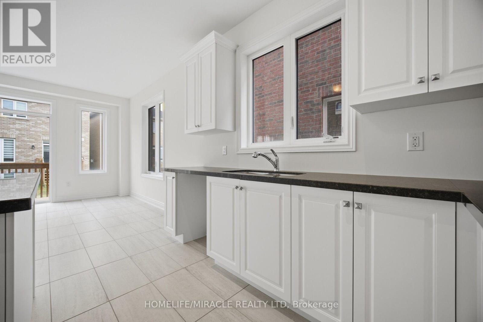 46 Stratford Drive, Caledon, ON - Indoor Photo Showing Kitchen