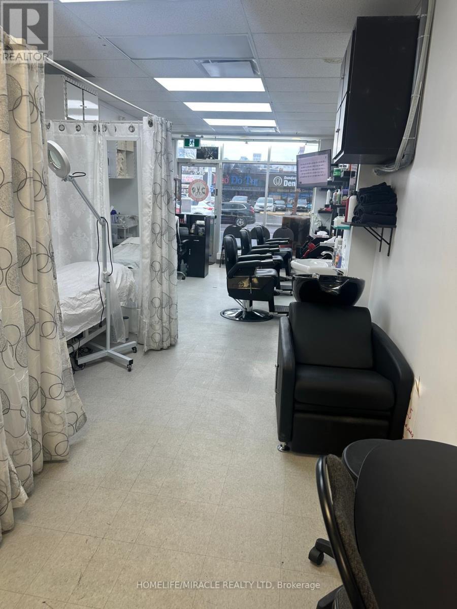 2 - 32 Dundas Street E, Mississauga, ON