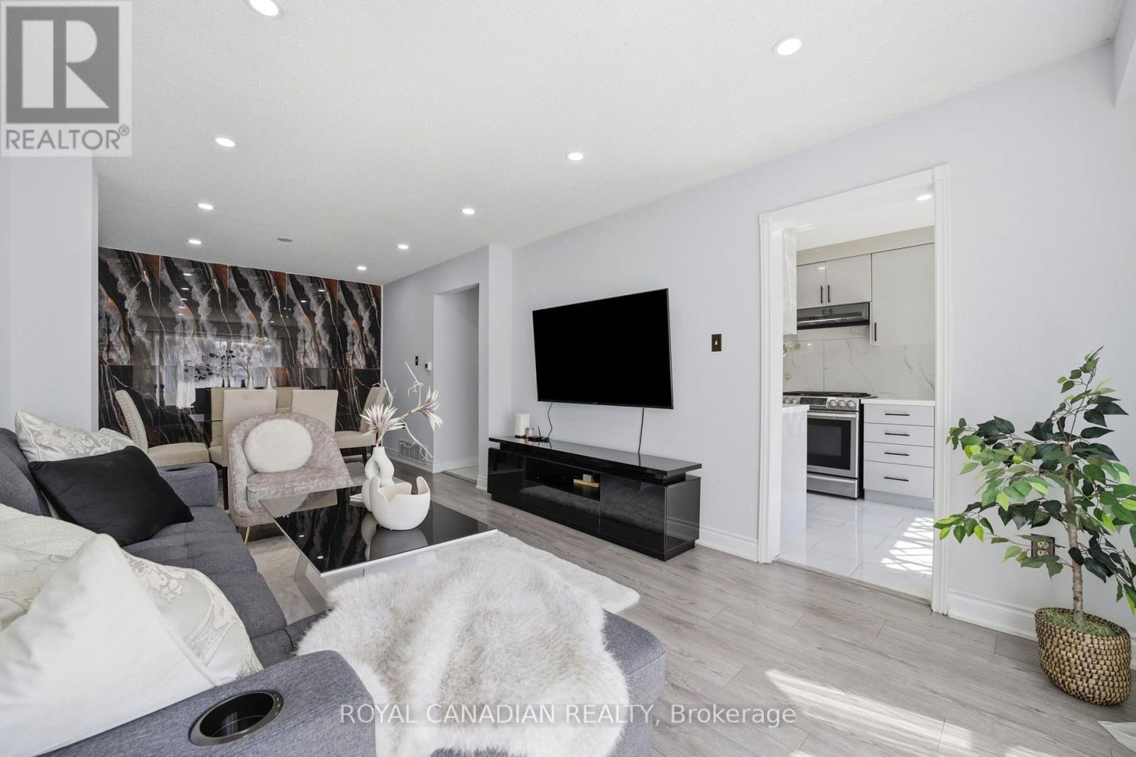 3 Gilmore Drive, Brampton, ON - Indoor Photo Showing Living Room