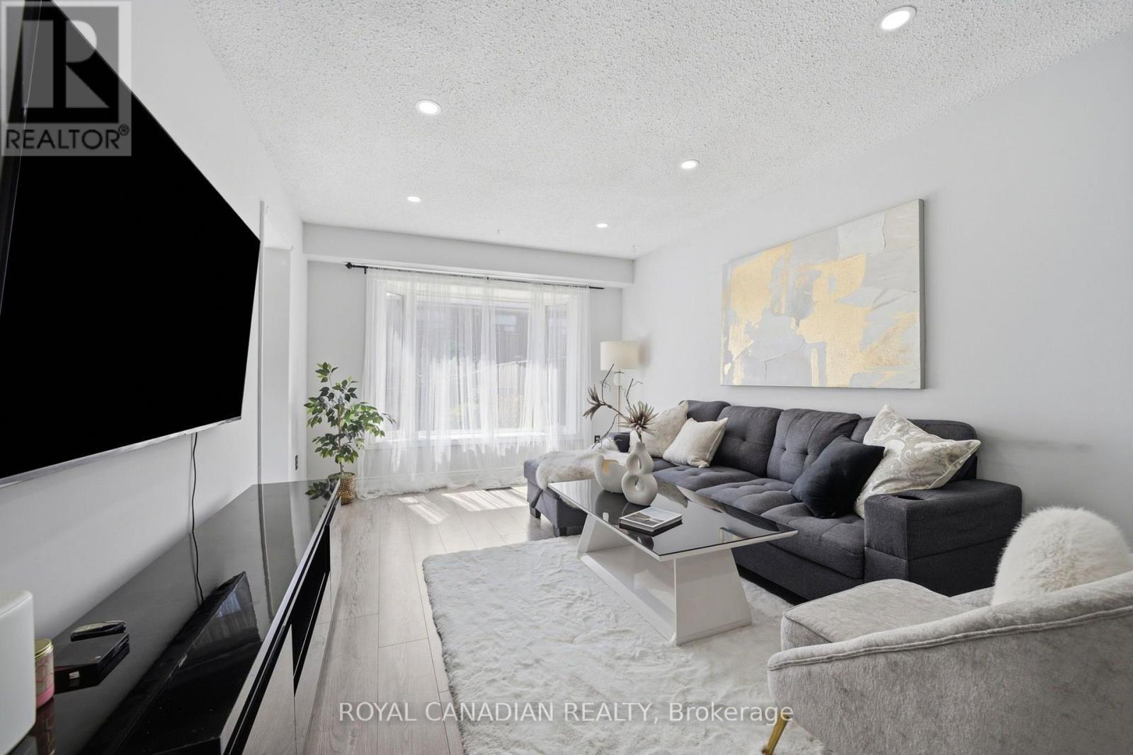 3 Gilmore Drive, Brampton, ON - Indoor Photo Showing Living Room
