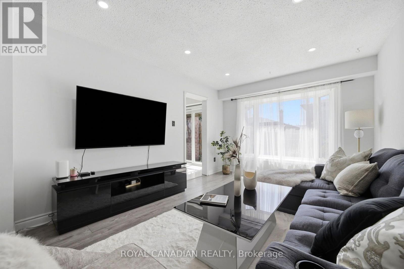 3 Gilmore Drive, Brampton, ON - Indoor Photo Showing Living Room