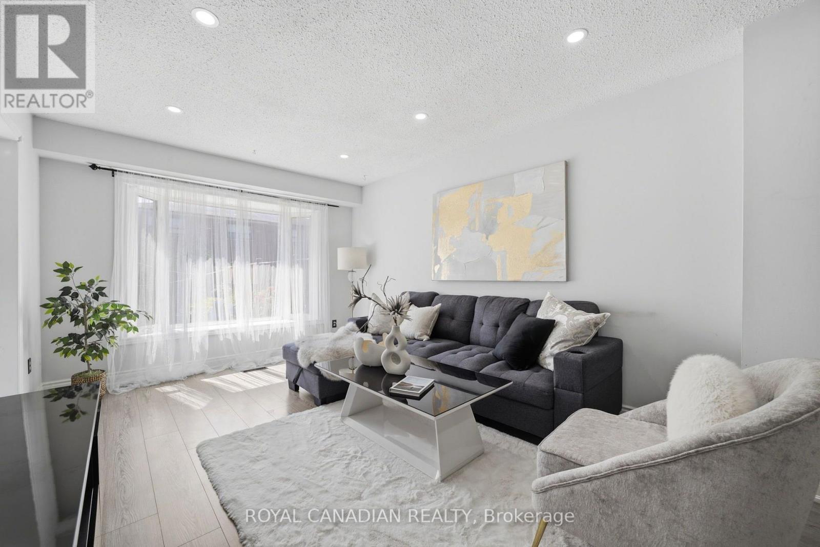 3 Gilmore Drive, Brampton, ON - Indoor Photo Showing Living Room