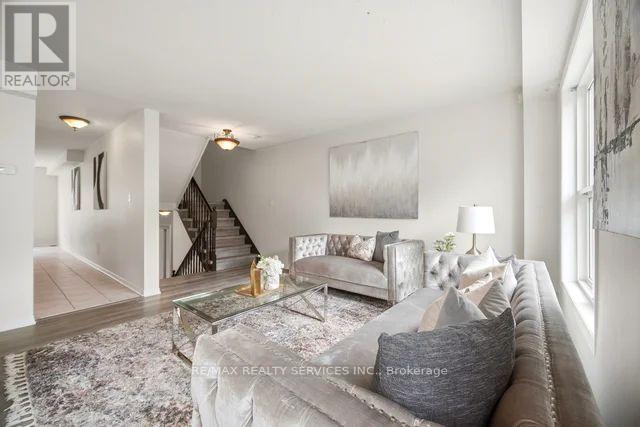 75 Wilmont Court, Brampton, ON - Indoor Photo Showing Living Room