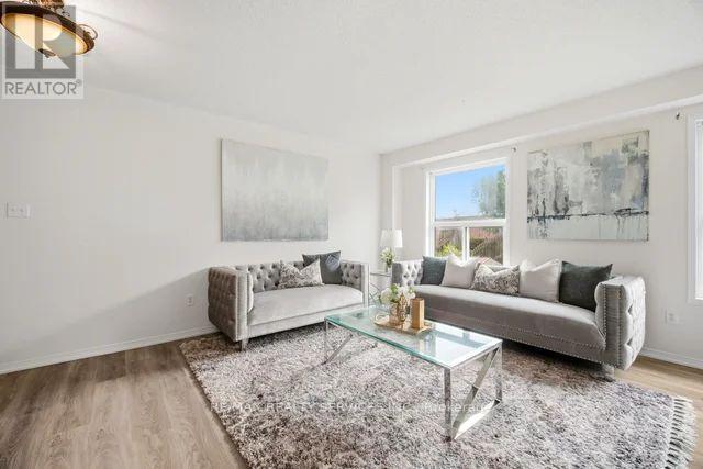 75 Wilmont Court, Brampton, ON - Indoor Photo Showing Living Room