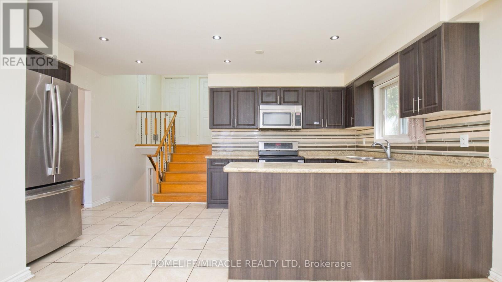 38 Medici Place, Brampton, ON - Indoor Photo Showing Kitchen