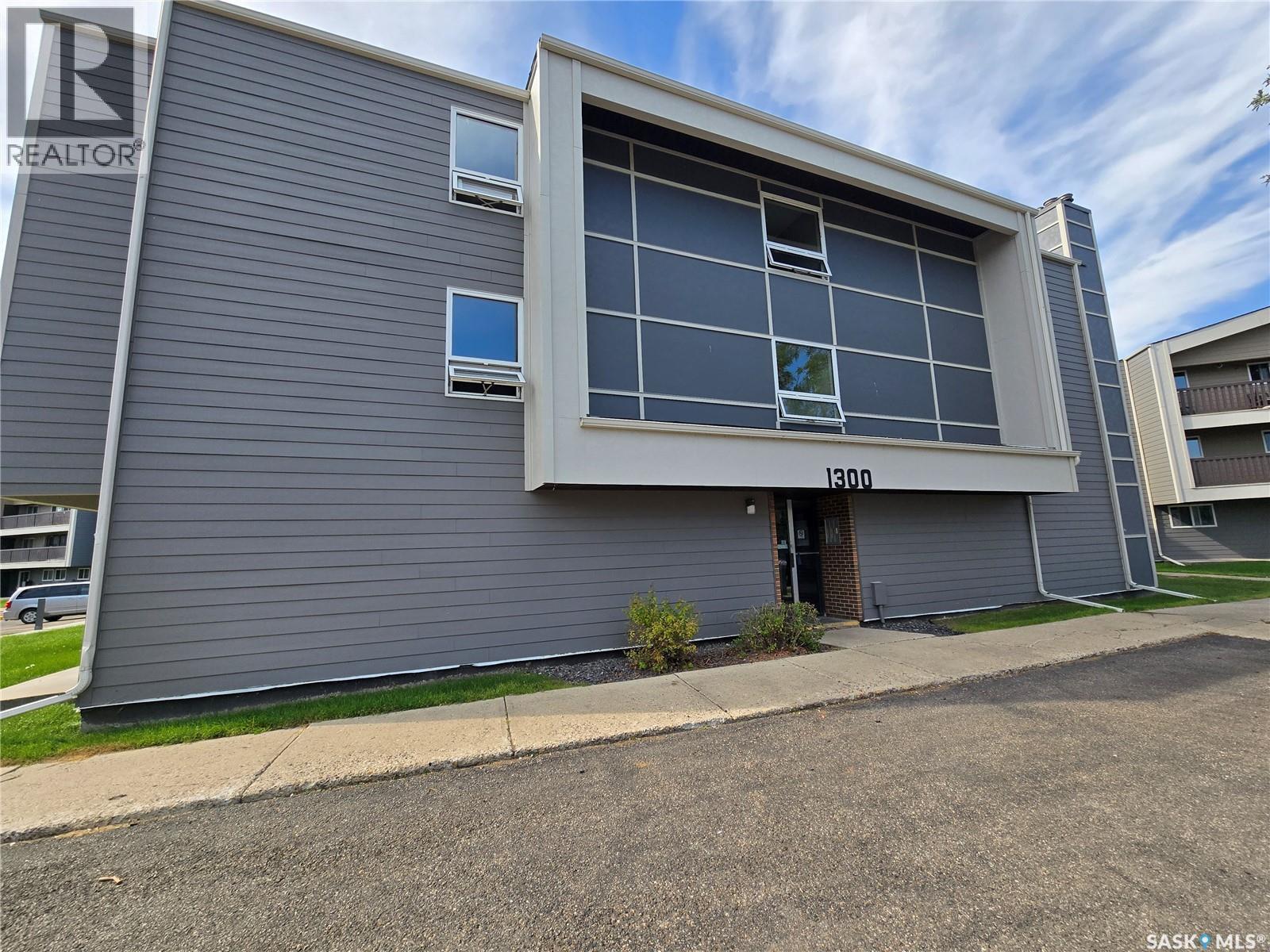 1320 425 115Th Street E, Saskatoon, SK - Outdoor
