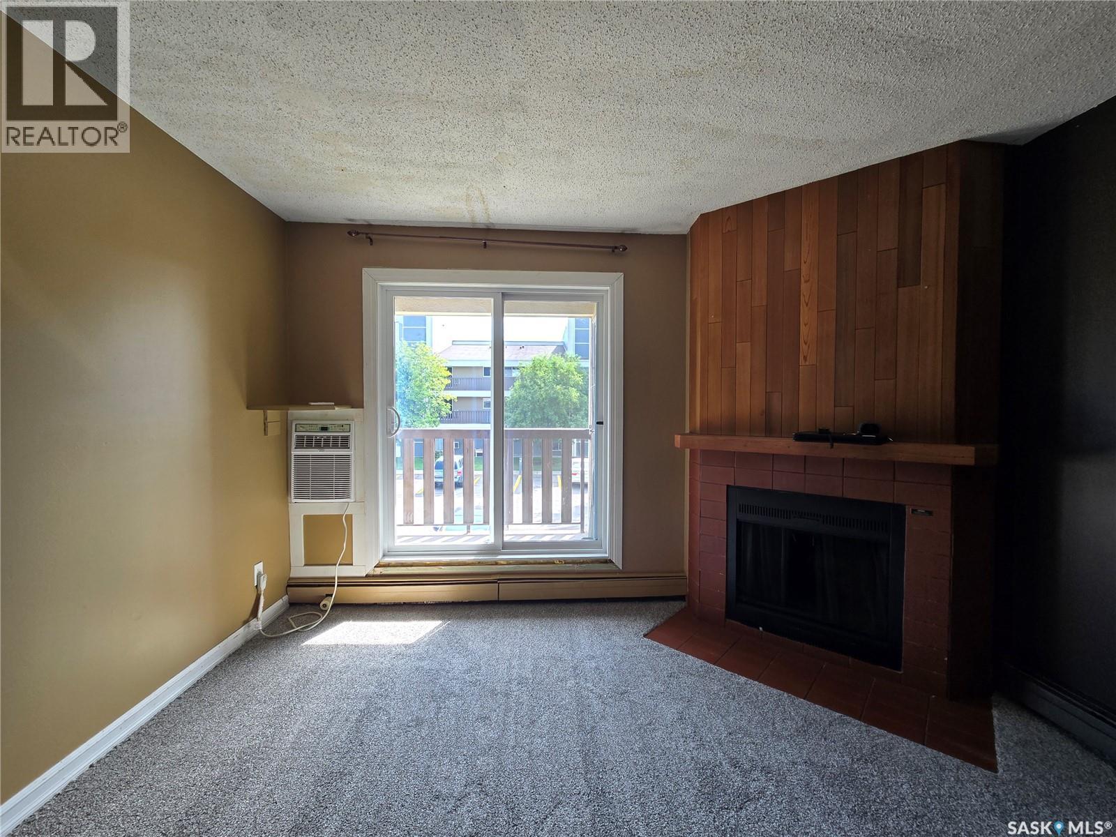 1320 425 115Th Street E, Saskatoon, SK - Indoor With Fireplace