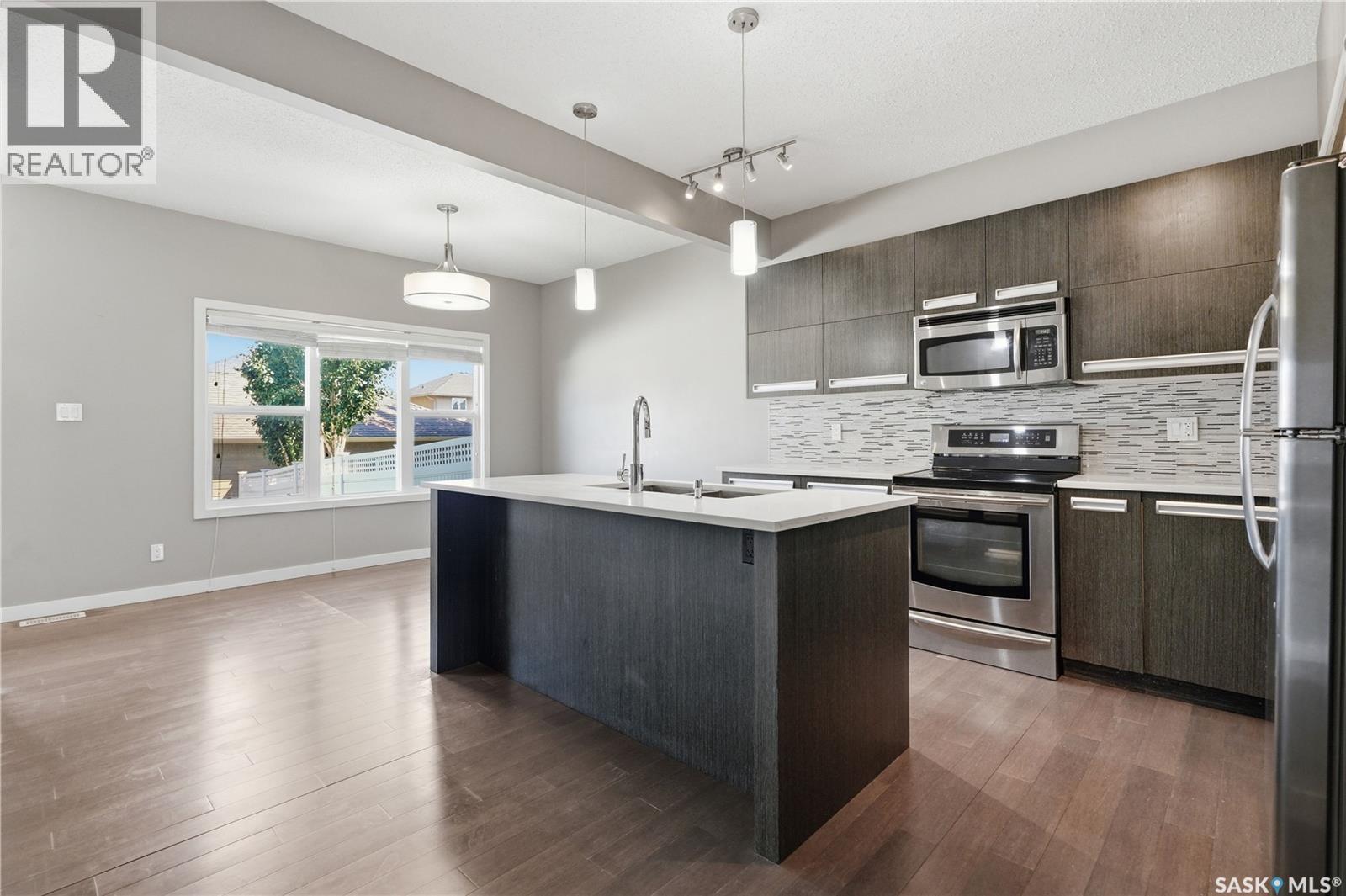 924 Stonebridge Common, Saskatoon, SK - Indoor Photo Showing Kitchen With Stainless Steel Kitchen With Upgraded Kitchen
