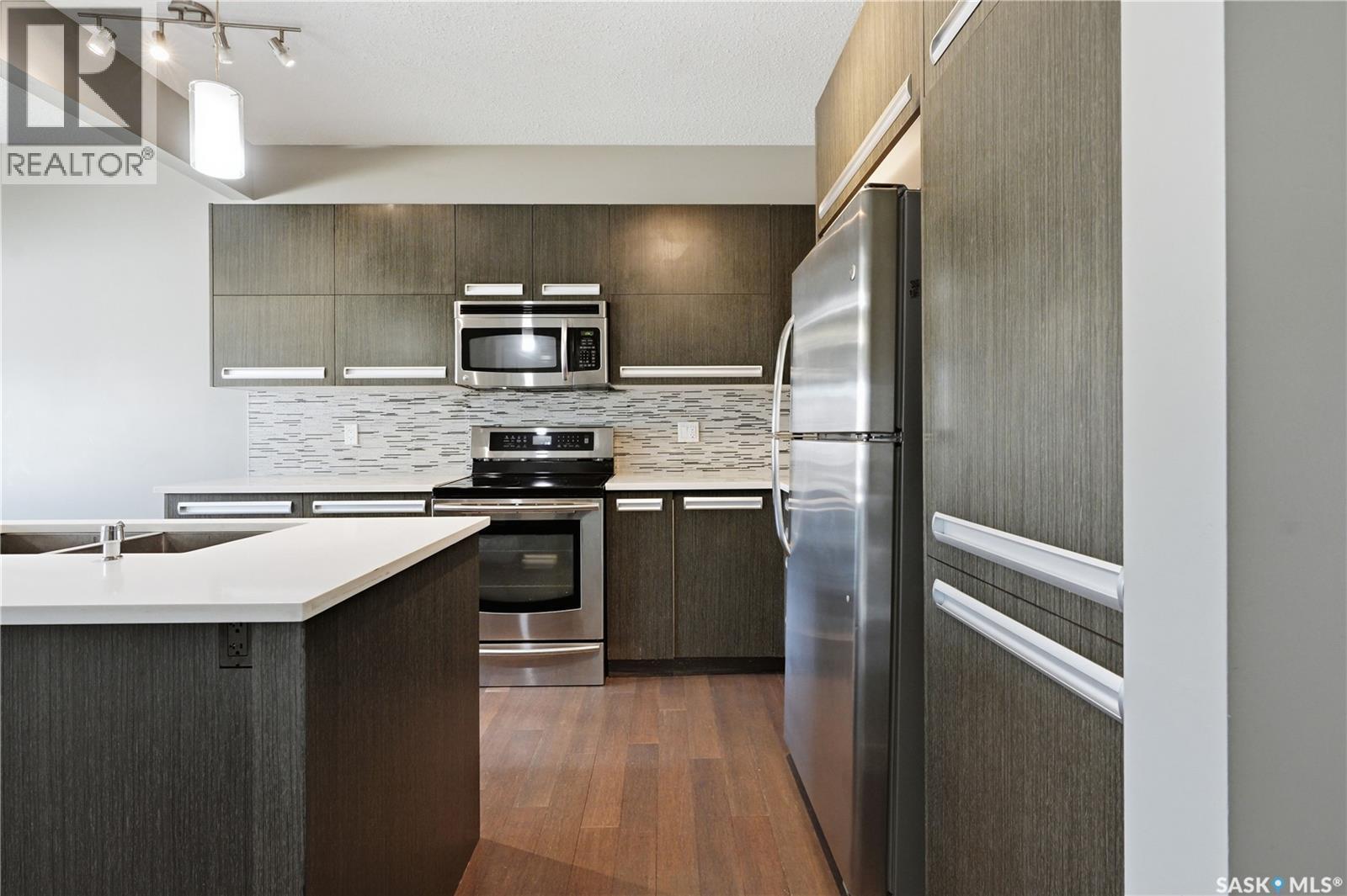 924 Stonebridge Common, Saskatoon, SK - Indoor Photo Showing Kitchen With Stainless Steel Kitchen With Upgraded Kitchen