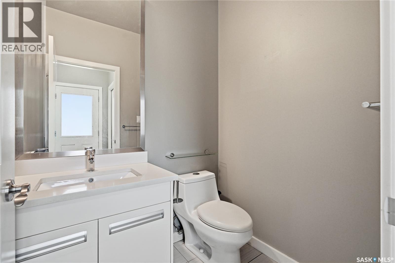 924 Stonebridge Common, Saskatoon, SK - Indoor Photo Showing Bathroom