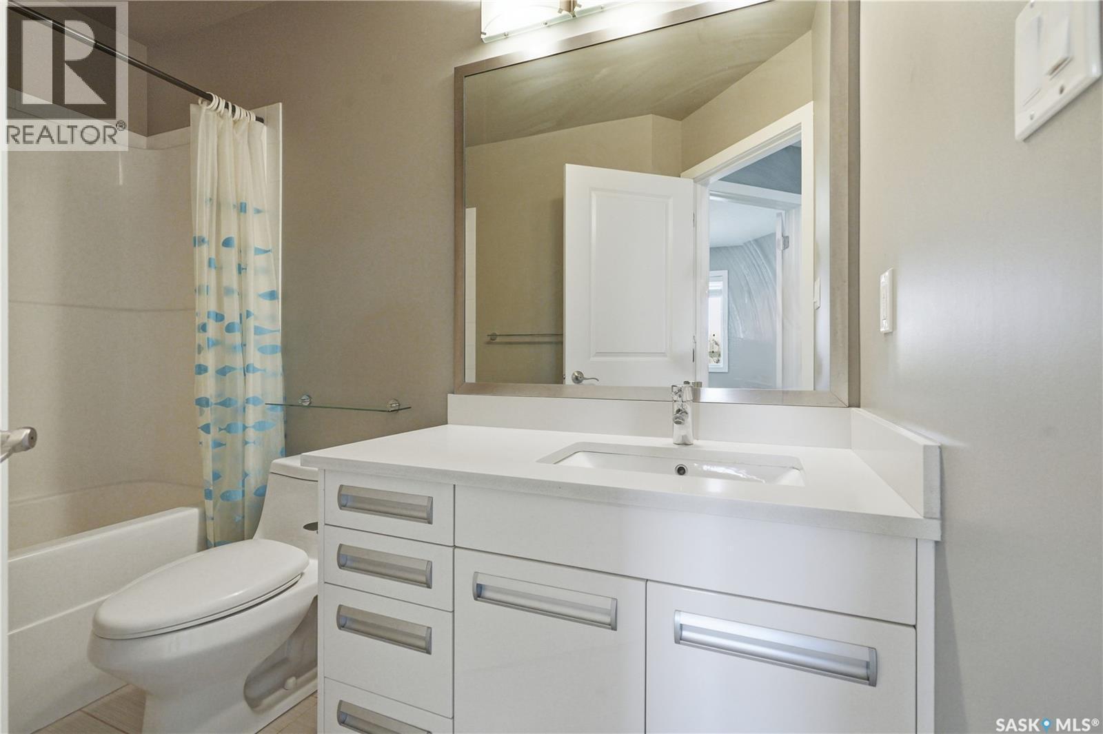 924 Stonebridge Common, Saskatoon, SK - Indoor Photo Showing Bathroom