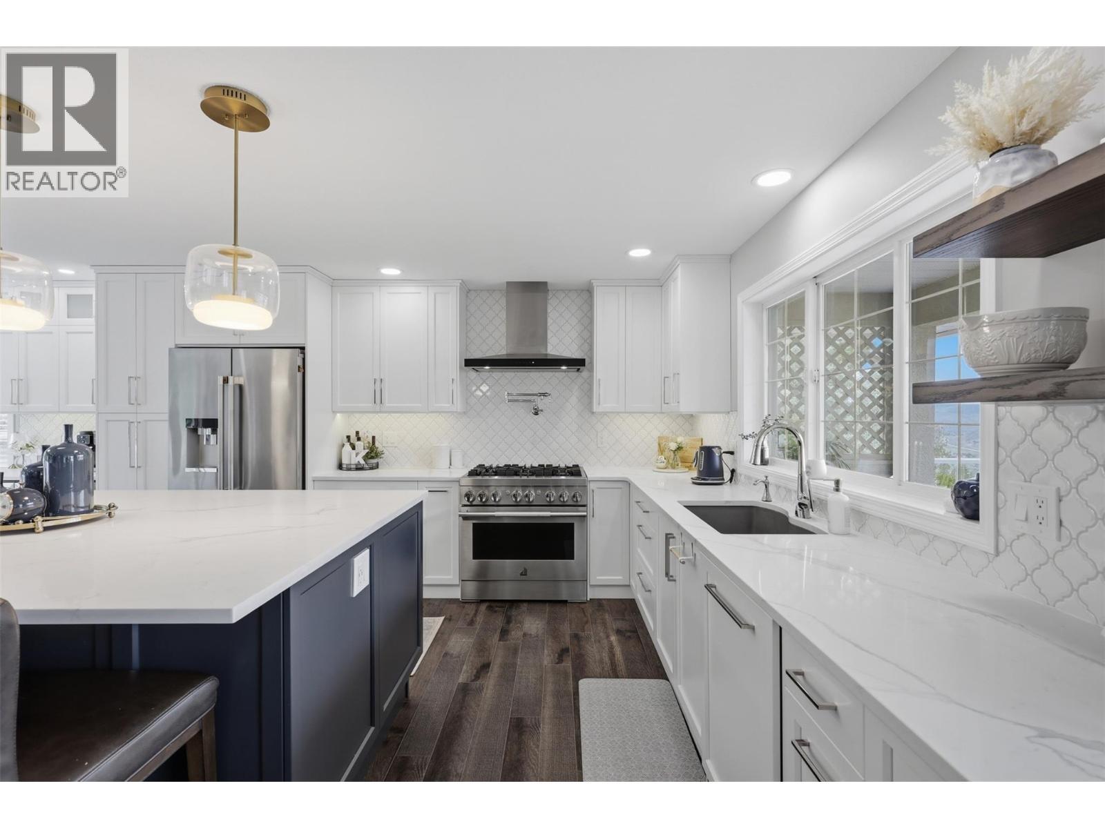 1648 Skeena Place, Kamloops, BC - Indoor Photo Showing Kitchen With Upgraded Kitchen