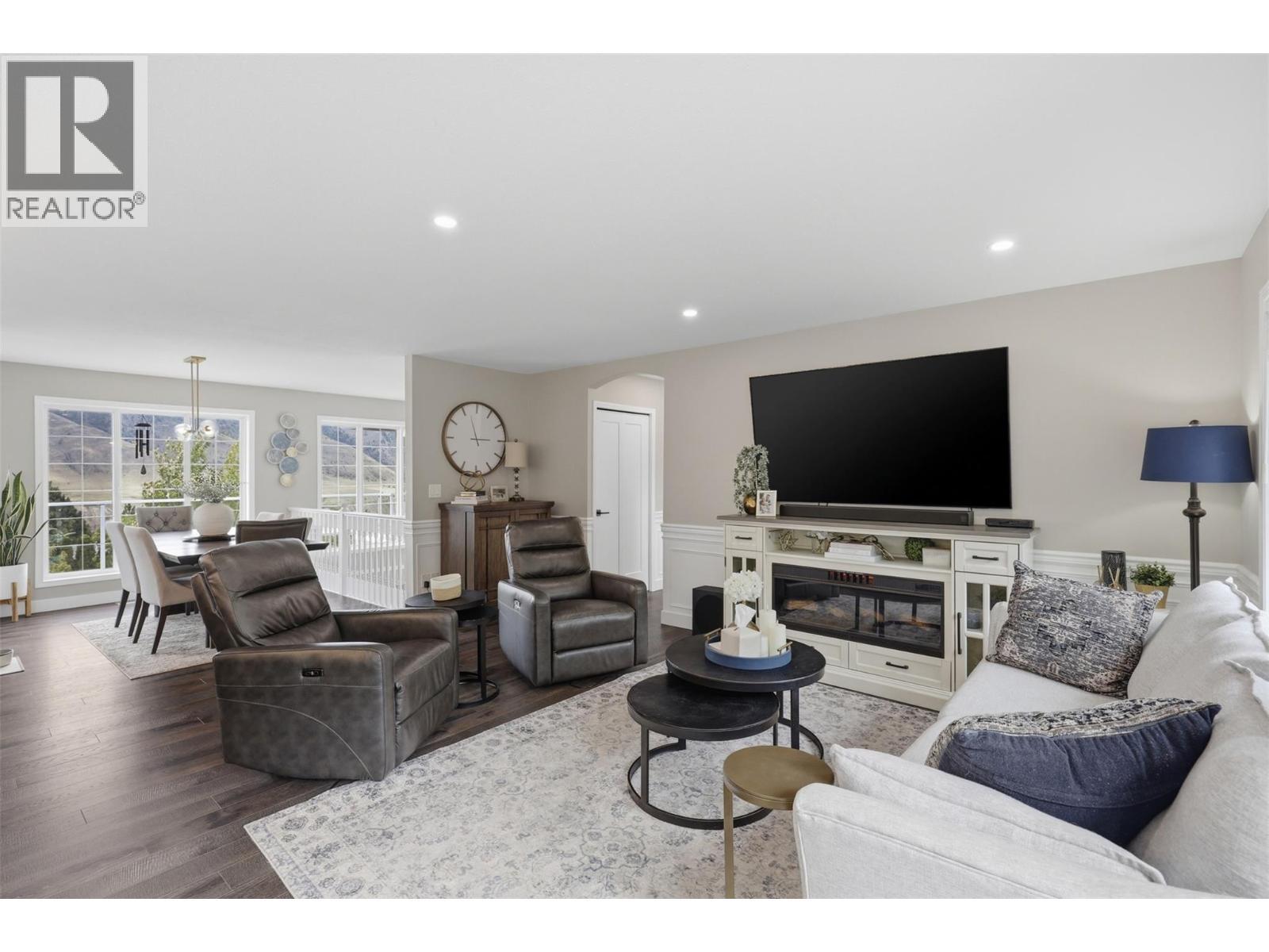 1648 Skeena Place, Kamloops, BC - Indoor Photo Showing Living Room