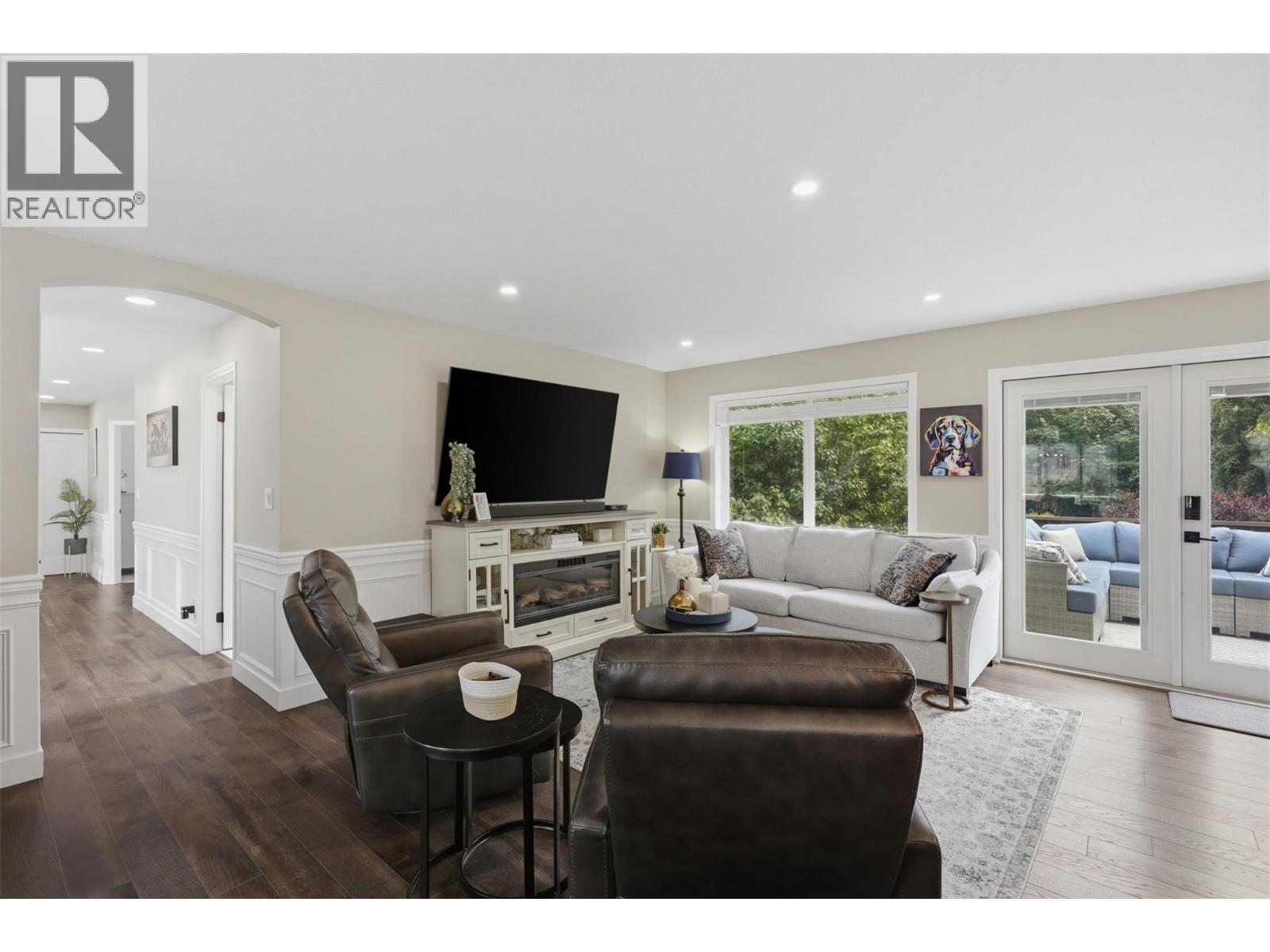 1648 Skeena Place, Kamloops, BC - Indoor Photo Showing Living Room
