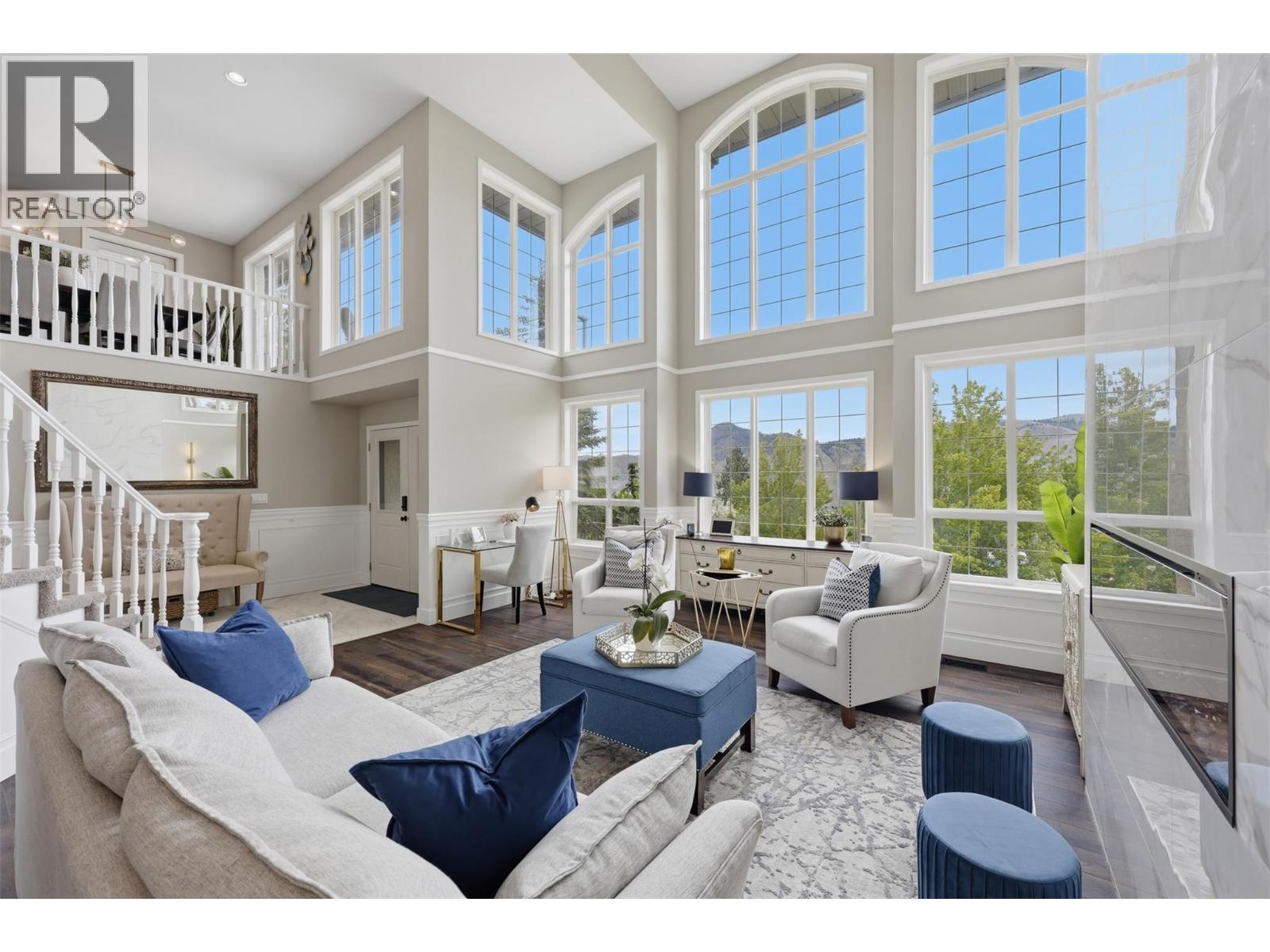 1648 Skeena Place, Kamloops, BC - Indoor Photo Showing Living Room
