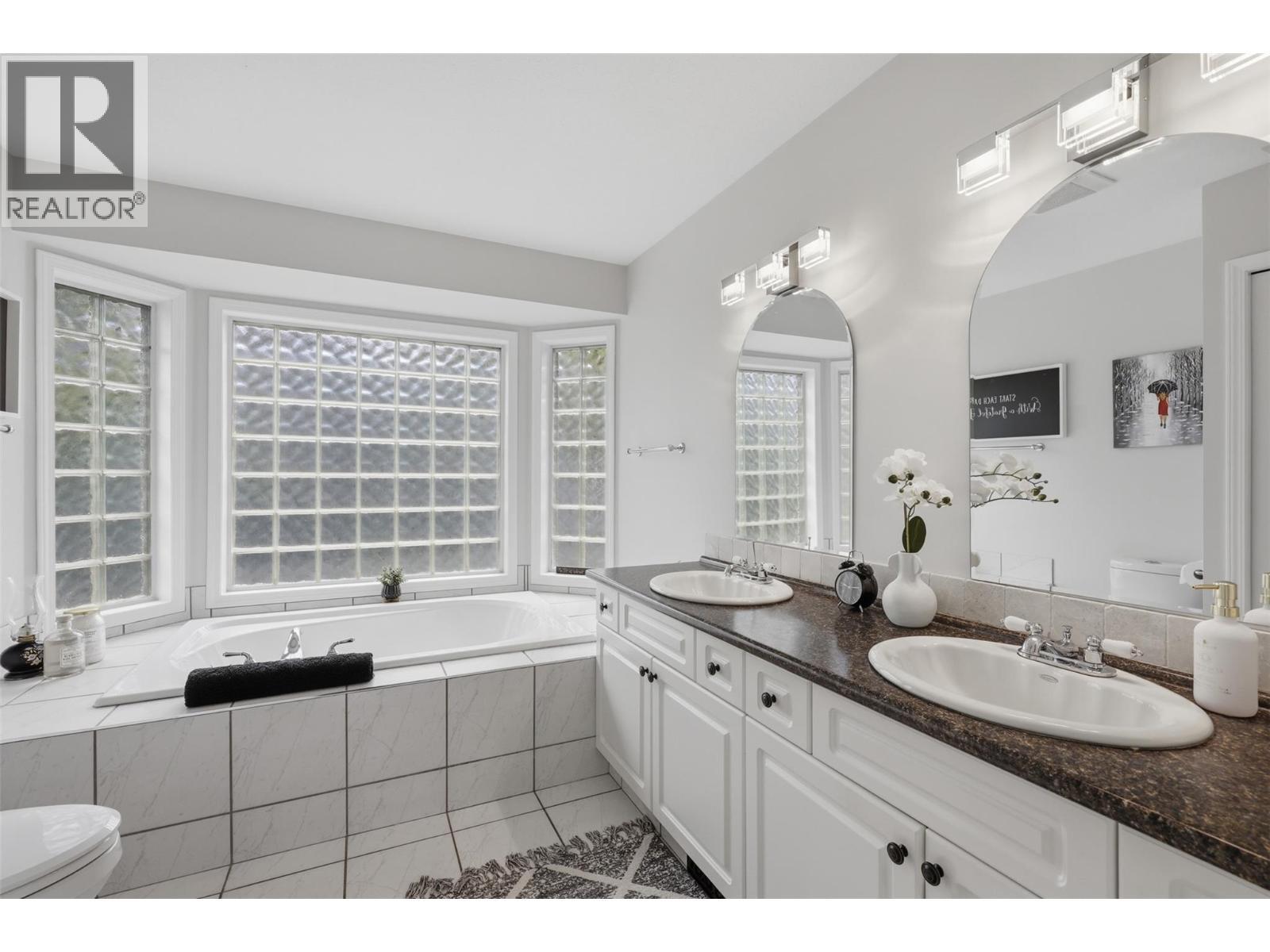 1648 Skeena Place, Kamloops, BC - Indoor Photo Showing Bathroom