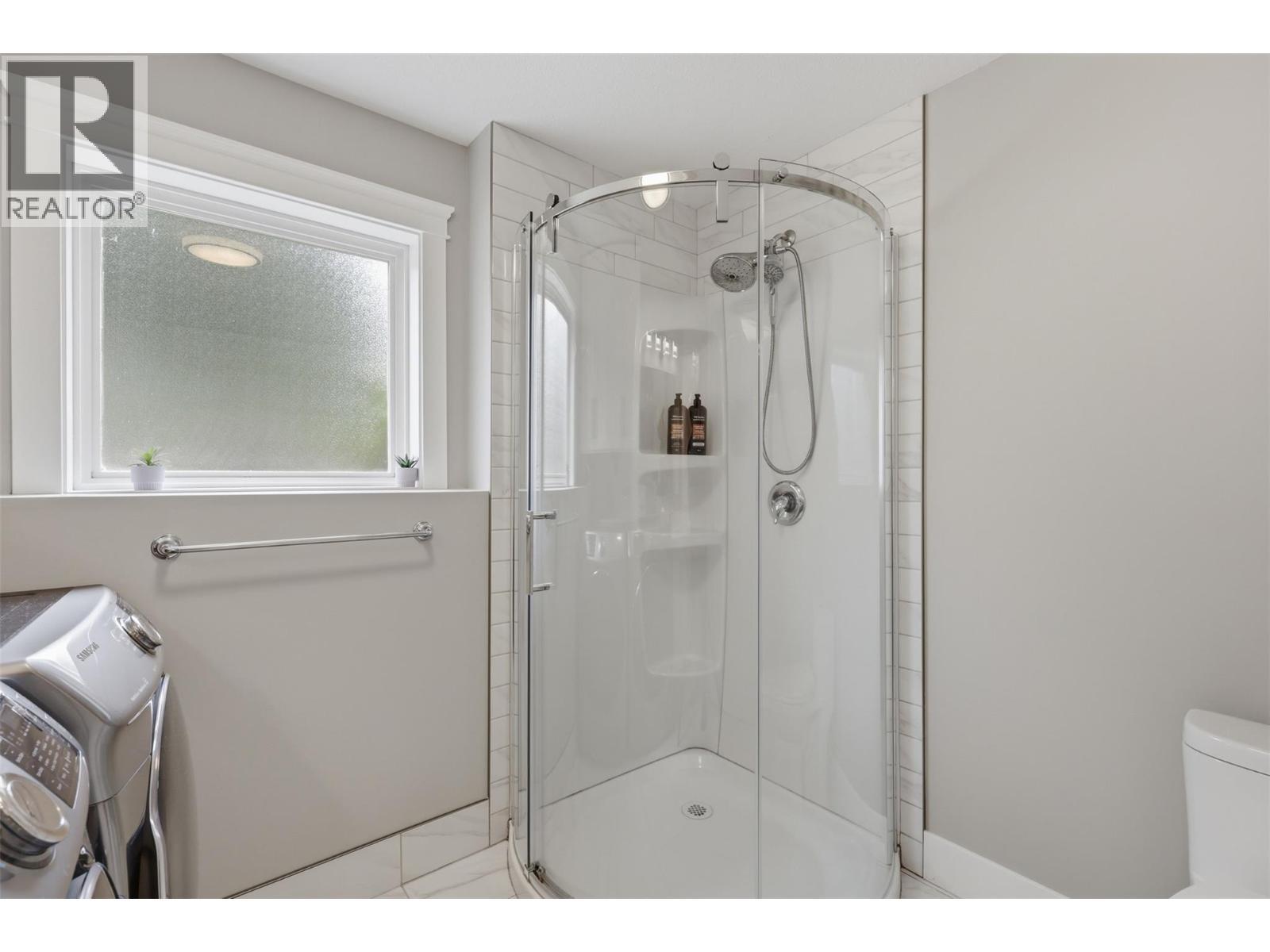 1648 Skeena Place, Kamloops, BC - Indoor Photo Showing Bathroom