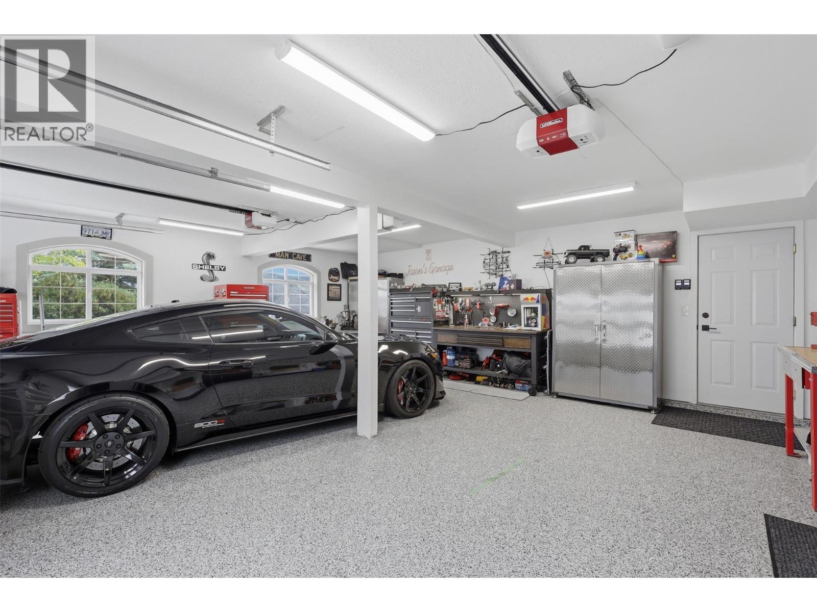 1648 Skeena Place, Kamloops, BC - Indoor Photo Showing Garage