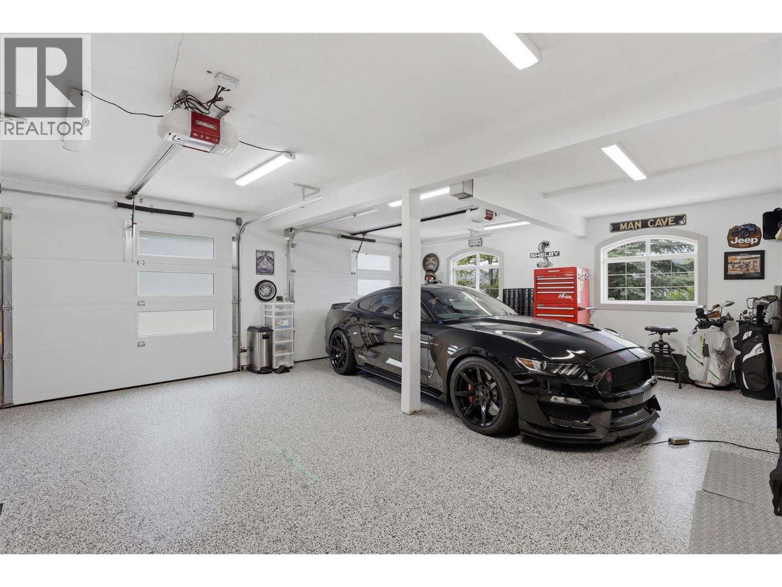 1648 Skeena Place, Kamloops, BC - Indoor Photo Showing Garage