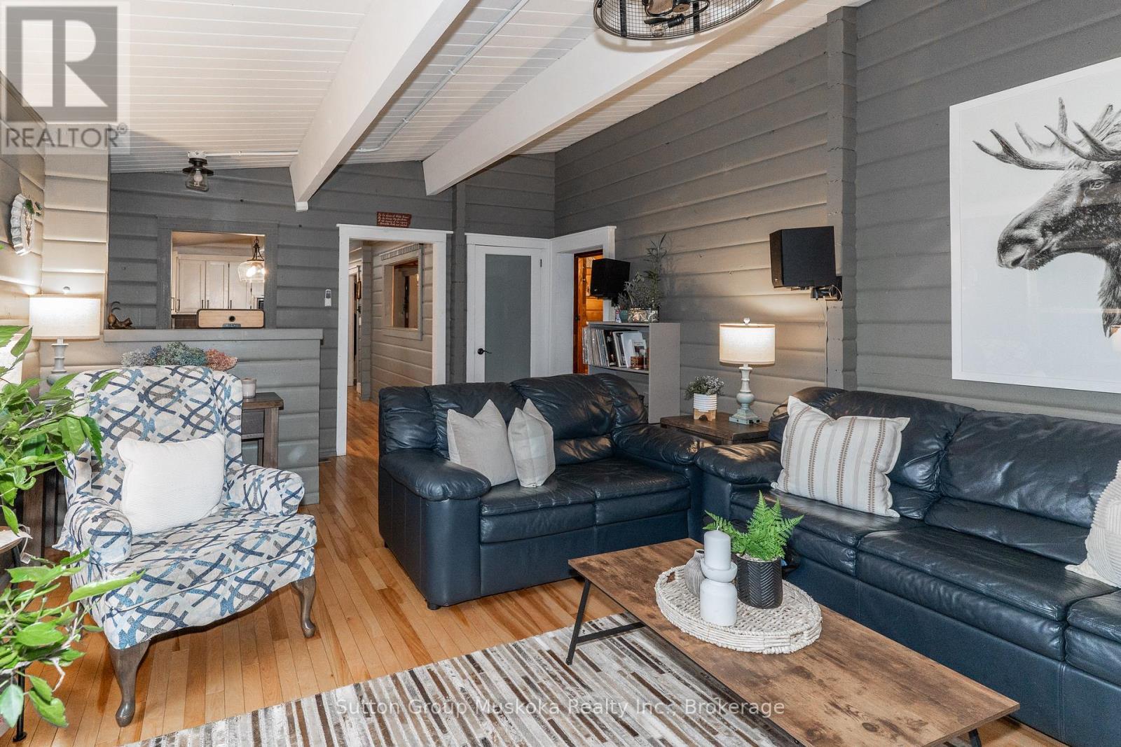 236 Hoodstown Road, Huntsville (Stisted), ON - Indoor Photo Showing Living Room