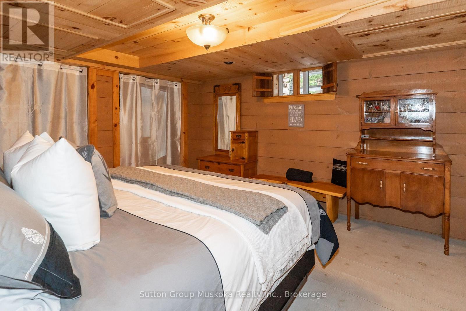 236 Hoodstown Road, Huntsville (Stisted), ON - Indoor Photo Showing Bedroom