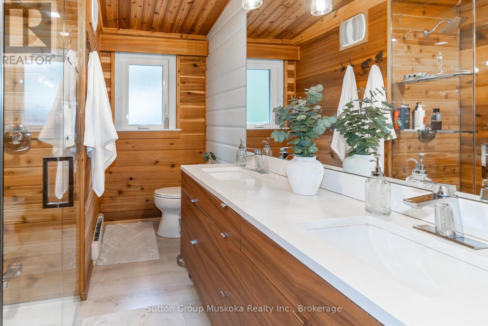 236 Hoodstown Road, Huntsville (Stisted), ON - Indoor Photo Showing Bathroom