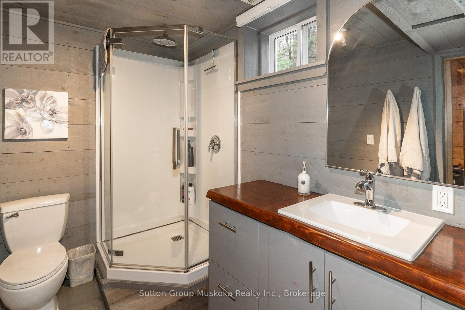 236 Hoodstown Road, Huntsville (Stisted), ON - Indoor Photo Showing Bathroom