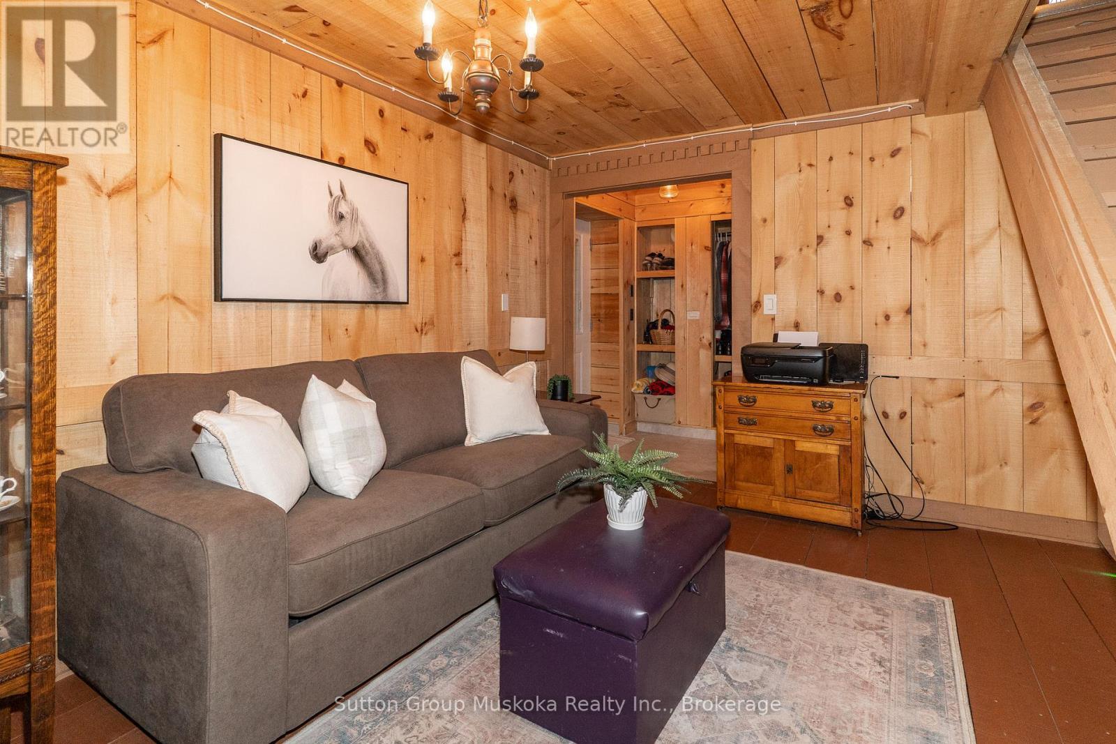 236 Hoodstown Road, Huntsville (Stisted), ON - Indoor Photo Showing Living Room