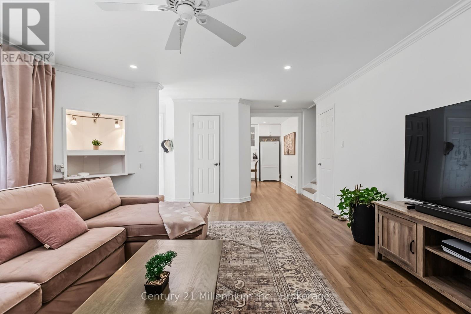 38 Grayview Drive, Grey Highlands, ON - Indoor Photo Showing Living Room