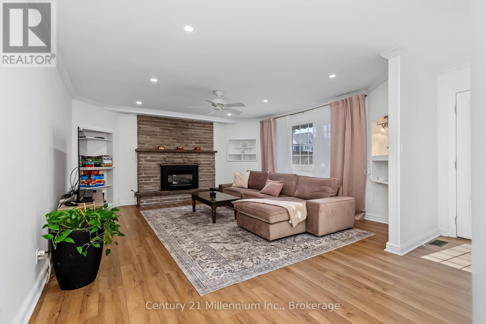38 Grayview Drive, Grey Highlands, ON - Indoor Photo Showing Living Room With Fireplace