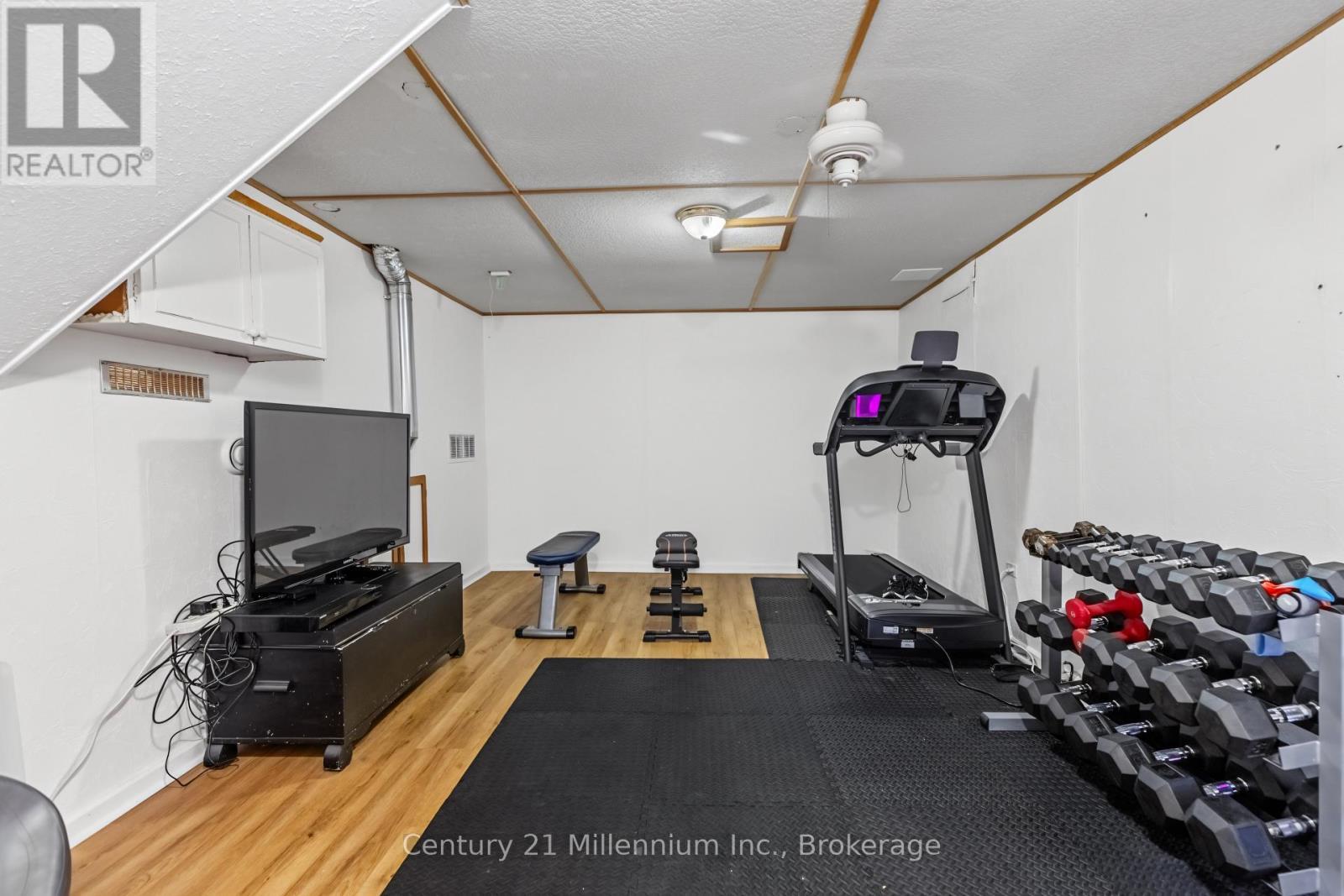 38 Grayview Drive, Grey Highlands, ON - Indoor Photo Showing Gym Room