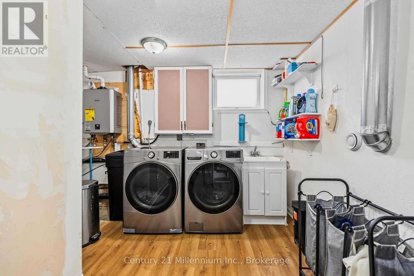 38 Grayview Drive, Grey Highlands, ON - Indoor Photo Showing Laundry Room