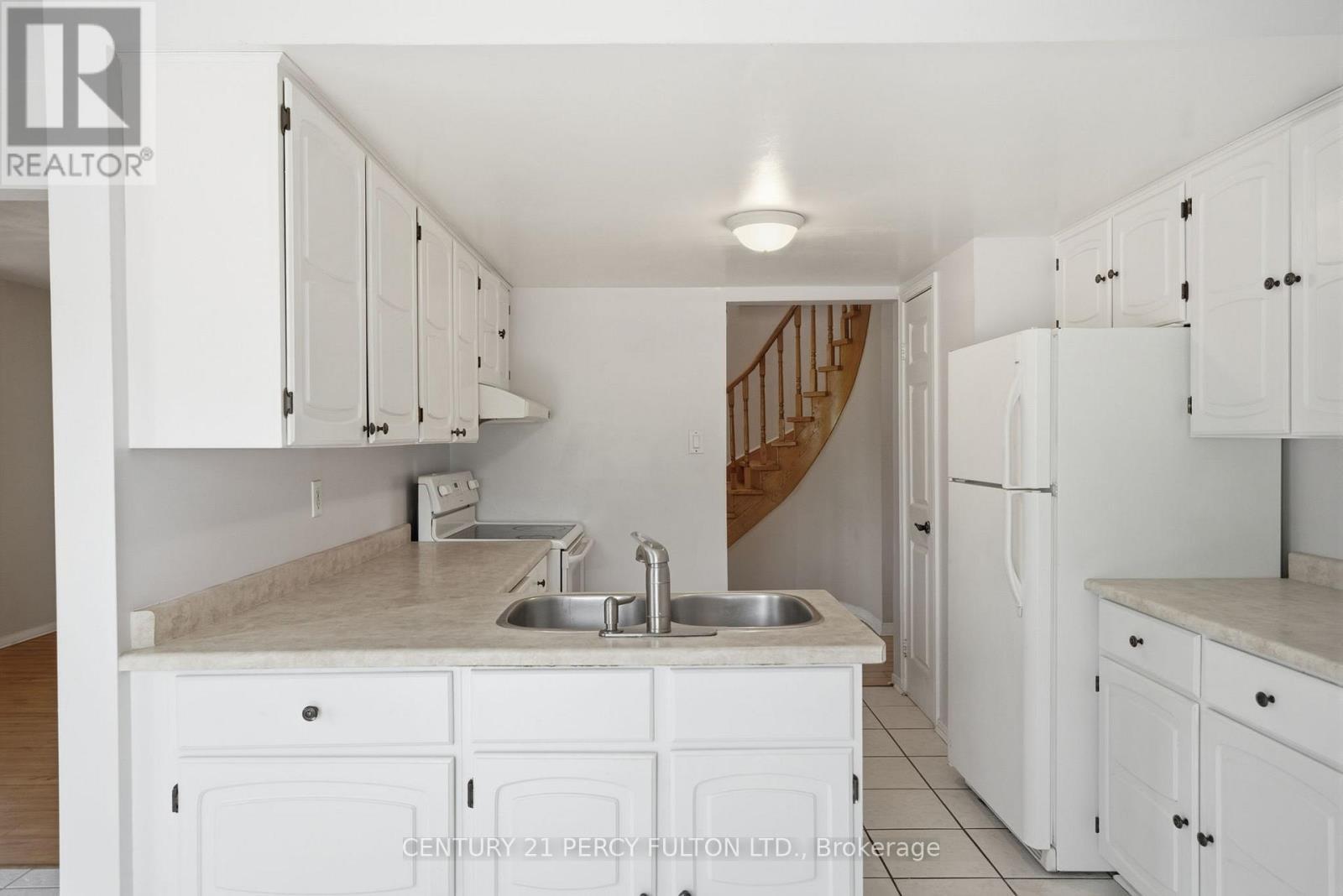 208 Conley Street, Vaughan, ON - Indoor Photo Showing Kitchen