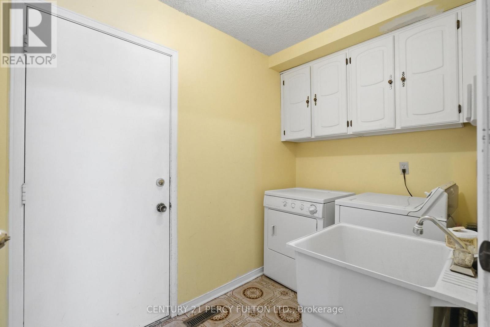 208 Conley Street, Vaughan, ON - Indoor Photo Showing Laundry Room