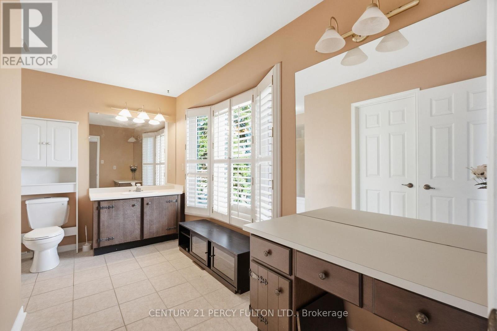 208 Conley Street, Vaughan, ON - Indoor Photo Showing Bathroom