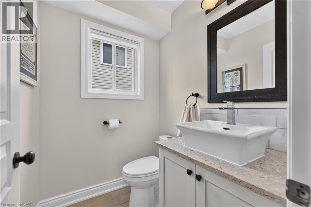104 Udell Way, Grimsby, ON - Indoor Photo Showing Bathroom