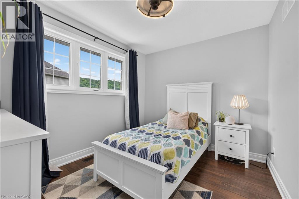104 Udell Way, Grimsby, ON - Indoor Photo Showing Bedroom