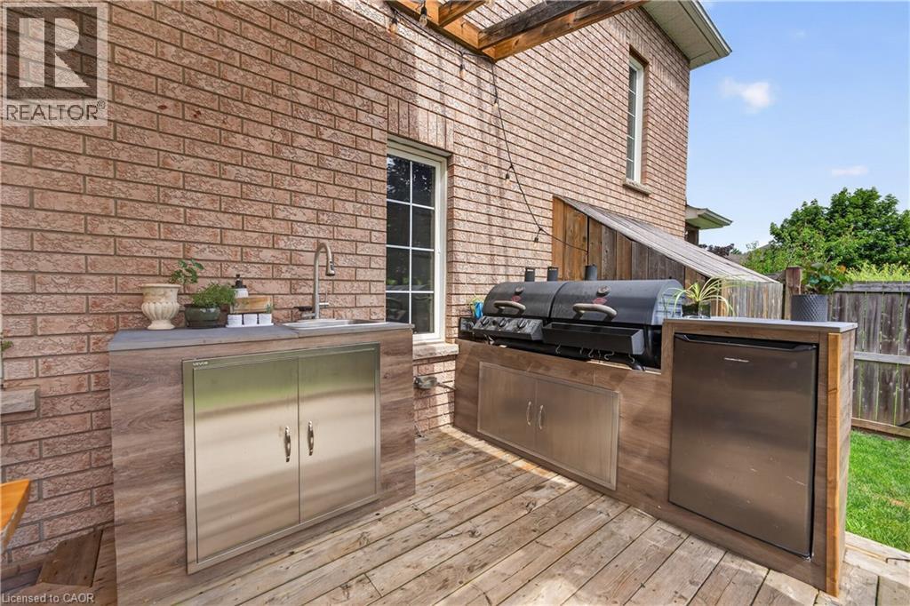 104 Udell Way, Grimsby, ON - Outdoor With Deck Patio Veranda With Exterior