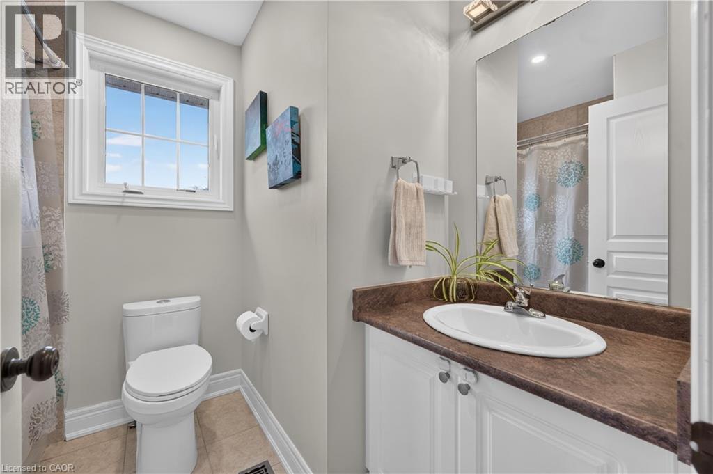 104 Udell Way, Grimsby, ON - Indoor Photo Showing Bathroom