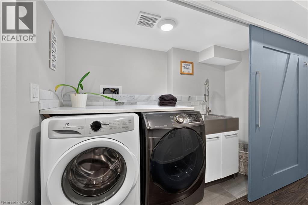 104 Udell Way, Grimsby, ON - Indoor Photo Showing Laundry Room