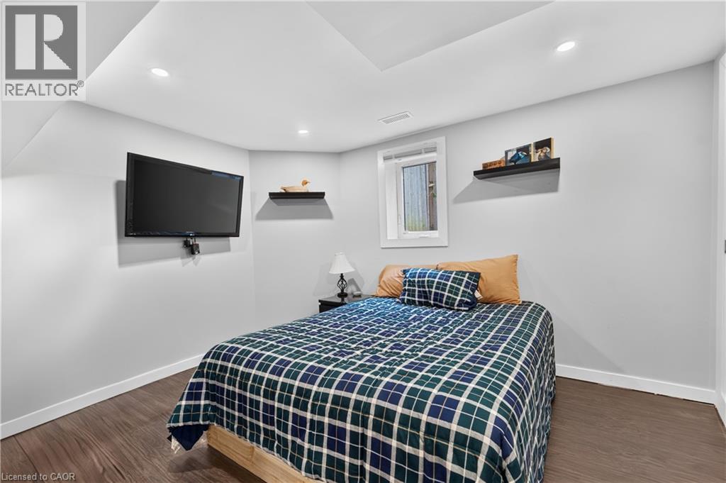 104 Udell Way, Grimsby, ON - Indoor Photo Showing Bedroom