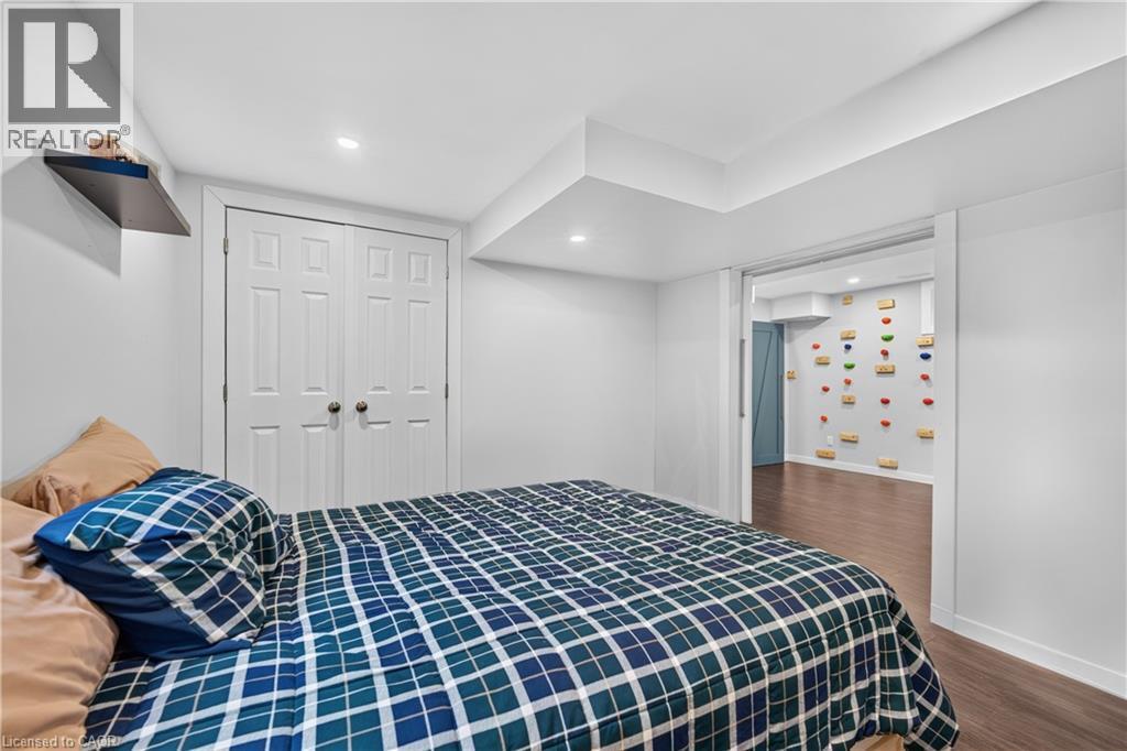 104 Udell Way, Grimsby, ON - Indoor Photo Showing Bedroom