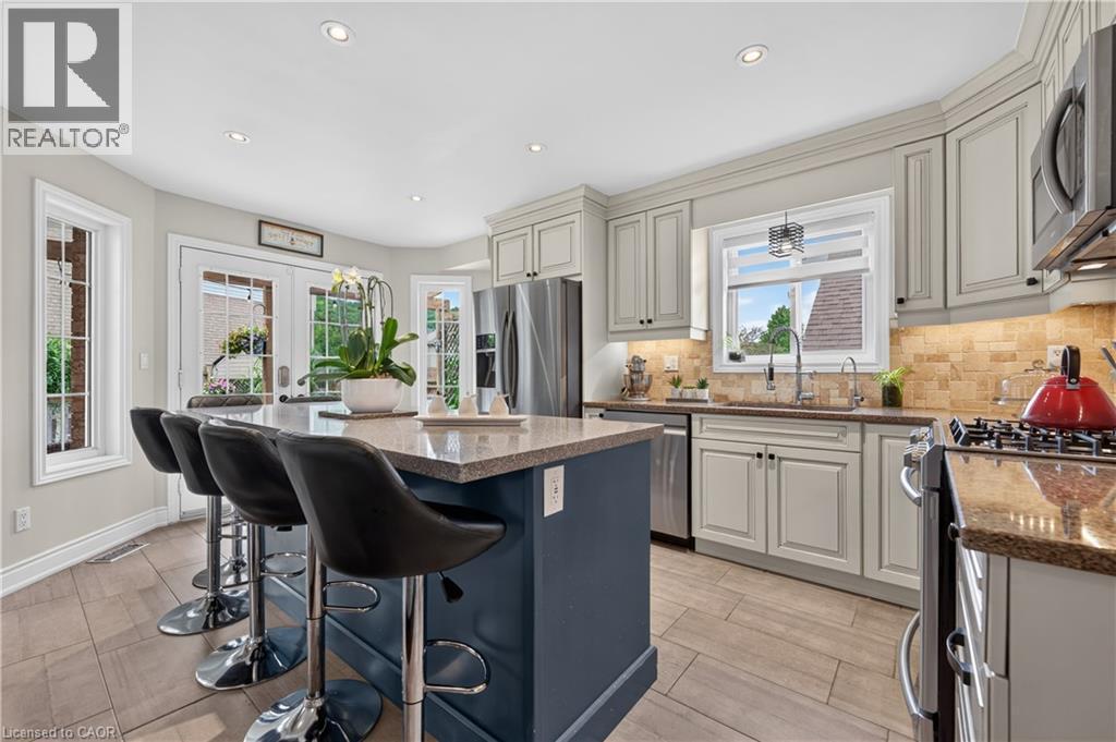 104 Udell Way, Grimsby, ON - Indoor Photo Showing Kitchen With Upgraded Kitchen