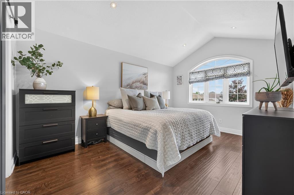 104 Udell Way, Grimsby, ON - Indoor Photo Showing Bedroom