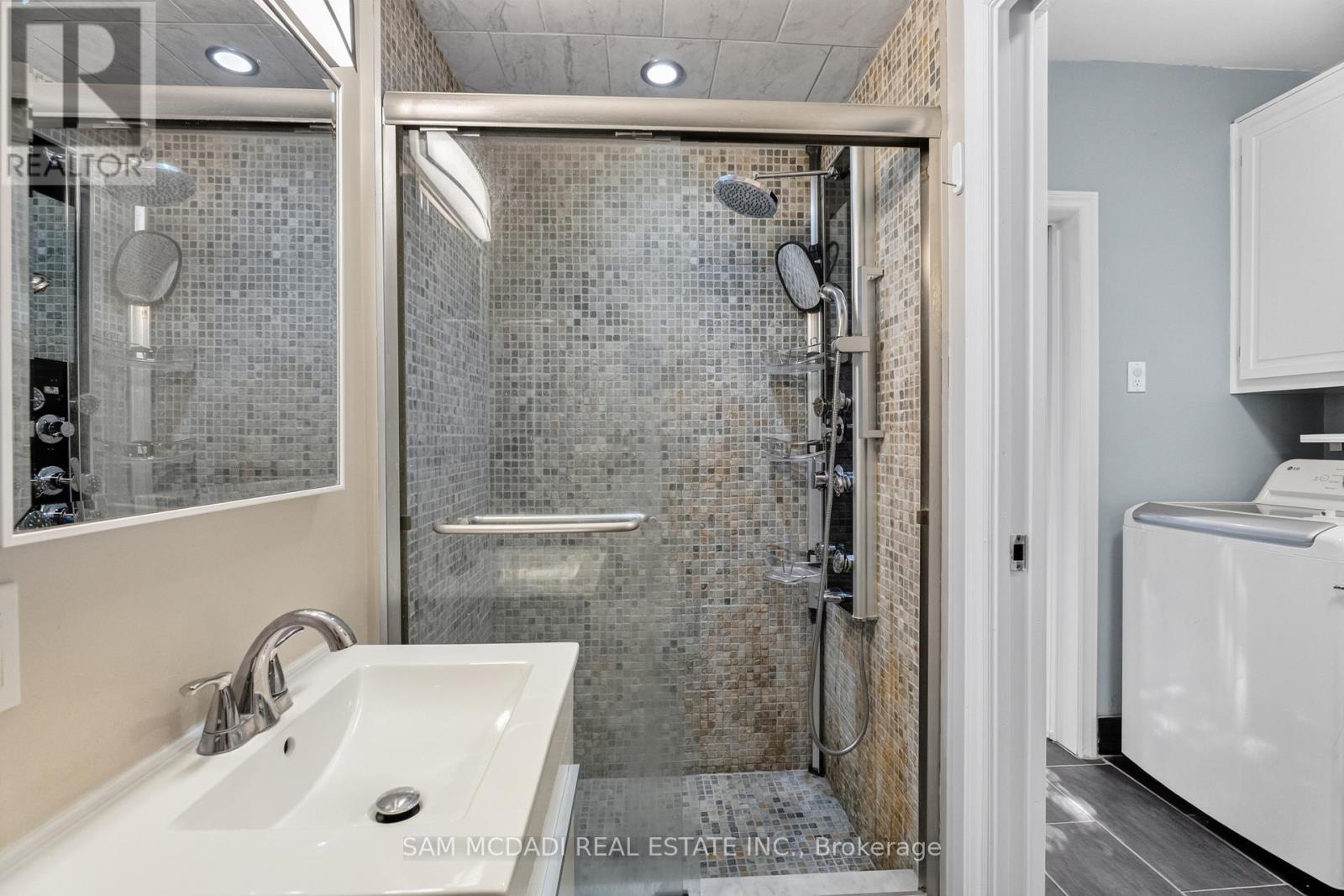 188 Birkdale Road, Toronto, ON - Indoor Photo Showing Laundry Room